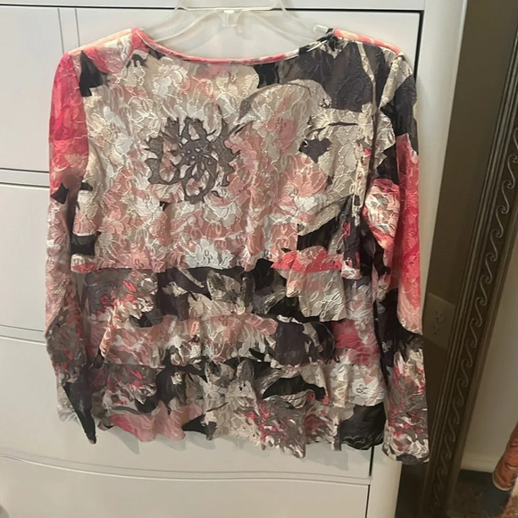 Skyes the Limit Lace Long Sleeve Blouse. Large. - Picture 2 of 2